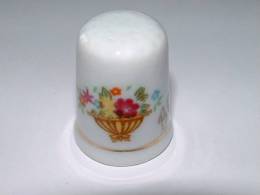 Dé à Coudre En Porcelaine - ROSES - D16 - Fingerhüte