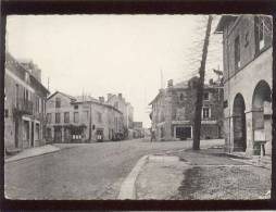 46 Latronquière La Place De La Mairie édit. Magasin Universel - Latronquiere