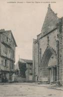 LUSIGNAN - Portail De L'Eglise Et Ancienne Maison - Lusignan