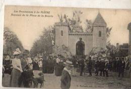 La Flèche  72    Religion Procession Le Reposoir Place De La Boirie  (voir Scan) - La Fleche