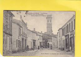 CPA - 17 - ST PIERRE D'OLERON  - Le Clocher - Grande Rue Du Commerce Entre L'église Et Le Marché - Saint-Pierre-d'Oleron