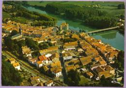 PEYREHORADE - Vue Aérienne Générale Avec Le Château De Montréal Au Bord Du Gave - Peyrehorade