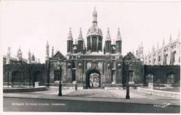 Cambridge  Entrance To Kings College - Cambridge