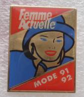 Pin´s Pin Up Pin-ups Femme Actuelle 91.92 - Pin-ups