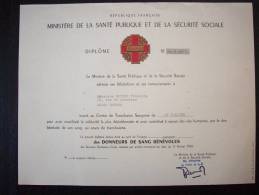 Diplôme Ministère De La Santé Publique Et De La Sécurité Sociale Des Donneurs De Sang - Diplomas Y Calificaciones Escolares