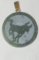 PENDENTIF Signe Du ZODIAQUE HOROSCOPE TAUREAU En JADE 24 Mm - Colgantes