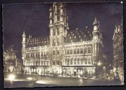 CPA  ANCIENNE- BELGIQUE- BRUXELLES- HOTEL DE VILLE ILLUMINÉ-  VOIR VERSO- CAD SUR TIMBRE PAS ENCORE MIS EN VENTE ! - Brüssel Bei Nacht