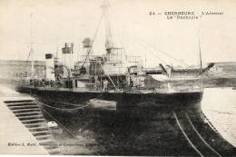 CHERBOURG (50) Marine Militaire Bateau De Guerre Le Duchayla Gros Plan - Cherbourg