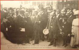 GRANDE SEMAINE D´AVIATION DE CHAMPAGNE 15  29 AOUT 1909 LE PRESIDENT DE LA REPUBLIQUE S'ENTRETENANT AVEC LES AVIATEURS - Meetings