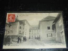 DAUPHINE - VALLEE DU GRAISIVAUDAN - THEYS - L´ENTREE DU VILLAGE ET LA MAIRIE - CAFE SERT - 38 Isère - Theys