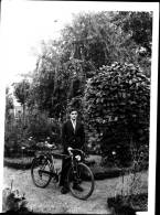 Plaque Photographique Négative Ancienne  Cycliste Vélo Dans Un Parc Belle Composition ( - Cycling