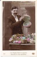 - Carte Pâques  - Homme Avec Corbeilles Fleuries Sur Une Table Remplies D'oeufs - 8555 - Easter
