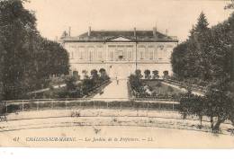 CHÄLONS-SUR-MARNE    Les Jardins De La Préfecture (pli Coin Inf G)1 Personne - Châtillon-sur-Marne