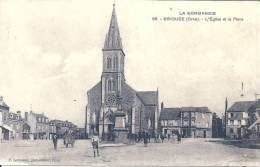 BASSE NORMANDIE - 61 - ORNE - BRIOUZE - L'Eglise Et La Place - Petite Animation - Briouze