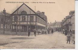 CREVECOEUR LE GRAND ( Oise ) - L'Hôtel De Ville Et La Rue Gambetta - Crevecoeur Le Grand