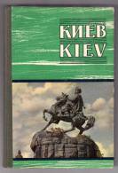 EUROPE UKRAINE KIEV A BOOK WITH 32 FOTOS OF CITY AREAS AND A MAP NOT POSTCARDS  ABOUT 1960. - Ukraine