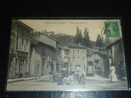 VIRIVILLE - PLACE DES BUTTES - DES ENFANTS DEVANT LA FONTAINE - 38 Isère - Viriville