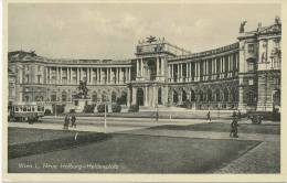 Alte AK Wien 1940, I.Bezirk, Neue Hofburg - Heldenplatz, Interessante Fahrzeuge - Vienna Center