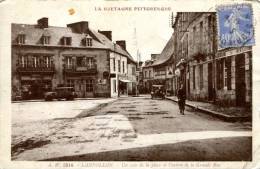 LANVOLLON ( 22) - Un Coin De La Place à L'entrée De La Grande Rue - Convoyeur-ligne St Brieuc à Guingamp - Lanvollon