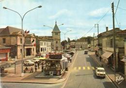 - CPSM - 33 - PESSAC - La PLace, La Mairie Et L'Eglise - 625 - Pessac