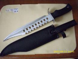 Couteau Dans Fourreau Noir - Knives/Swords