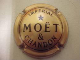 CAPSULE / PLACAS DE CAVA /MUSELET PLACAS / BOUCHON MOET ET CHANDON - Möt Et Chandon