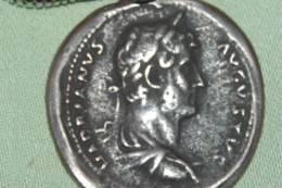PORTE CLEF CLE MONNAIE ROMAINE BATEAU Des GALERES Hadrianus Augustus / Métal Couleur Bronze - Schlüsselanhänger