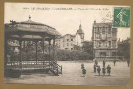 BELLE C.P.A - 1628. LE CHAMBON - FEUGEROLLES. - Place De L' Hôtel - De - Ville - Voyagée Le 3.5.1910 - KIOSQUE - Le Chambon Feugerolles