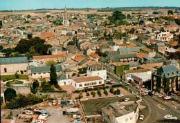 Delcampe - CPM  AIRVAULT       Un Quartier De  La Ville Vue Du Ciel  Avec Ses Commerces - Airvault