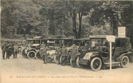 61 BAGNOLES DE L´ORNE - Les Autos Dans Le Parc De L'établissement - Bagnoles De L'Orne