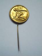 INSIGNE - EPINGLE - FRANCE - GYMNASTIQUE - FEMININE - DIAMETRE 20mm - DORE - ANNEE 40 / 50 ? - Ginnastica