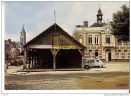 BUCHY -  Sur La Place, La Halle Et L´Hôtel De Ville  - Véhicules Anciens  : 2CV, Tracteur, Etc....  - N° 76 146 04 - Buchy