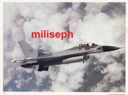 Lot De 2 Photos - Avion  F-16 Multirole Fighter - USAF -       (2944) - Fliegerei