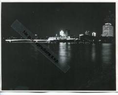 - AUSTRALIA - Grande Photo, Brisbane River At Night, 1972, New Victoria Bridge, Government Office Block, Cans, . - Places