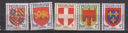 M2773 - FRANCE Yv N°834/38 ** - 1941-66 Stemmi E Stendardi