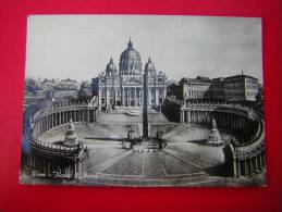 CPSM PHOTO ITALIE  ROME ROMA PIAZZA S . PIETRO   VOYAGEE 1950 TIMBRE  POSTE VATICANE CACHET ET FLAMME - Places & Squares