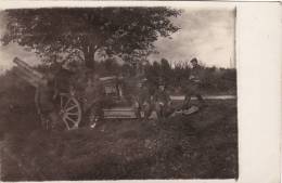 CP Photo 14-18 IEPER (Ypres) - Un Groupe D'artilleurs Allemands Posant Avec Leur Canon (ww1, Wk1) - Ieper