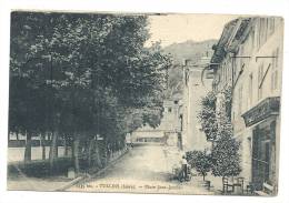 Tullins (38) : Le Café De L'Hôtel De La Ville Place Jean-Jaurès En  1920 (animée). - Tullins