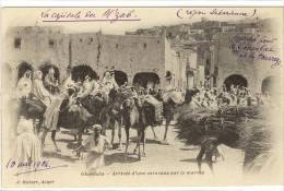 Carte Postale Ancienne Algérie - Ghardaïa - Arrivée D'une Caravane Sur Le Marché - Dromadaires, Commerces - Ghardaïa