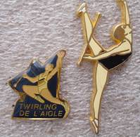 2 Pin´s Twirling De L´aigle. Pin-ups. - Pin-ups