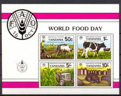 Mmg246 FAUNA KOEIEN RUNDEREN ZOOGDIEREN TRACTOR RAT WORLD FOOD DAY MAMMALS COWS FARM ANIMALS RIND TANZANIA 1982 PF/MNH - Vaches
