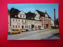 CPM  ALLEMAGNE  OFFENBURG IN BADEN HOTEL SONNE ,RATHAUS UND URSULASAULE  VOITURES    VOYAGEE 1976 TIMBRE - Offenburg