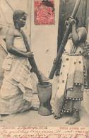 ( CPA AFRIQUE )  TANZANIE /  ZANZIBAR  /  Natives Grinding Corn  - - Tansania