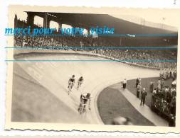 Photo Cyclisme Course Cyclistes Tribune ( STADE Parc Des Princes Boulogne Billancourt Paris Vélo - Cycling