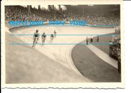 Photo Cyclisme Course Cyclistes Tribune ( STADE Parc Des Princes Boulogne Billancourt Paris Vélo - Ciclismo