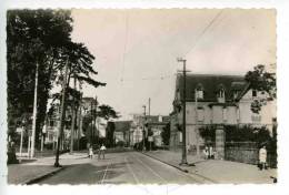 Harfleur - Rue De La République - Noir Et Blanc Dentelée - Animée - Harfleur