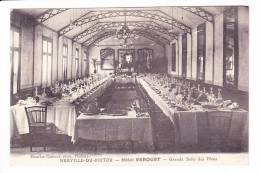 NEUVILLE-DU-POITOU  --  Hôtel VEROUST  --  Grande Salle Des Fêtes - Neuville En Poitou