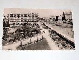 Carte Postale Ancienne : LE HAVRE : Square Saint-Roch , Boulevard Foch - Saint-Roch (Plein)