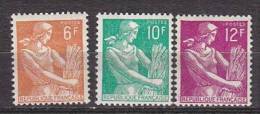 M2942 - FRANCE Yv N°1115/16 * - 1957-1959 Mietitrice