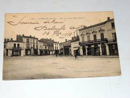 Carte Postale Ancienne : LANGON : Un Coin De La Place Maubec , Pharmacie ,... - Langon